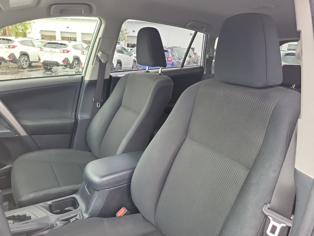 Used 2018 Toyota RAV4 LE FWD image 19