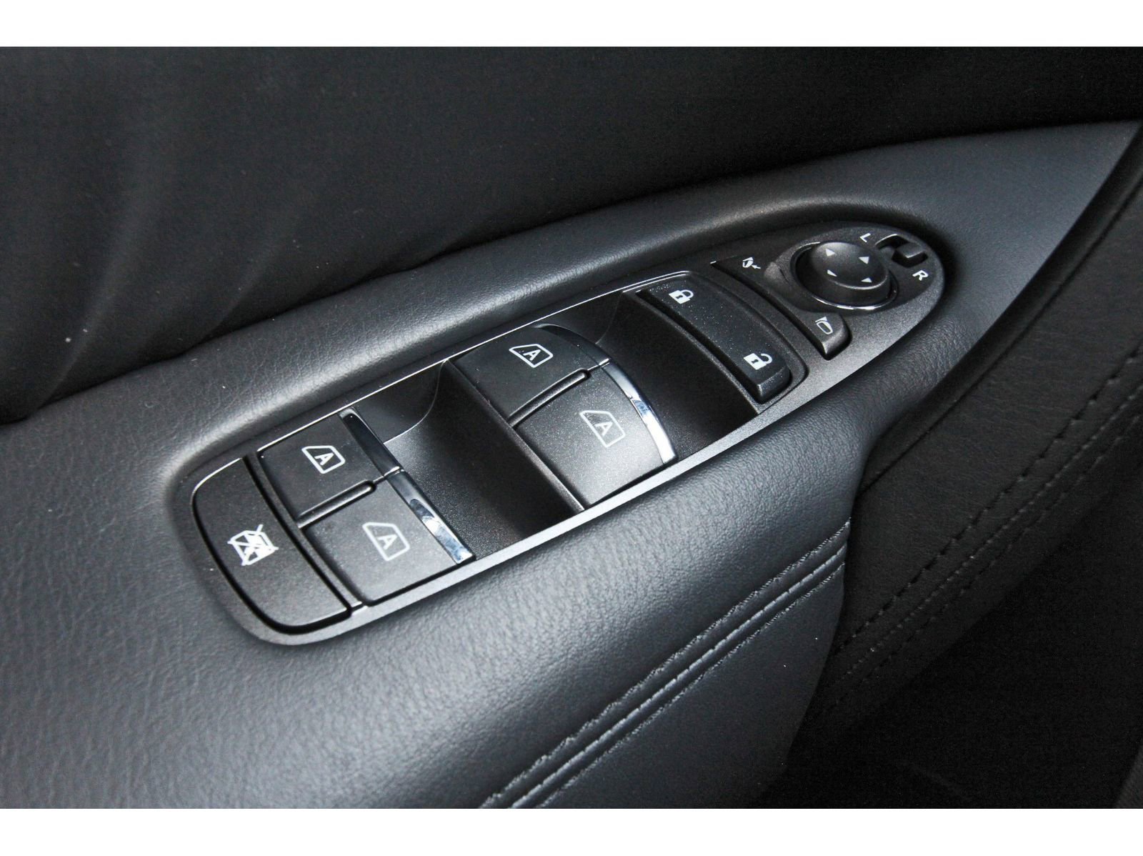 Used 2024 Nissan Armada SL w/ Midnight Edition Package image 24