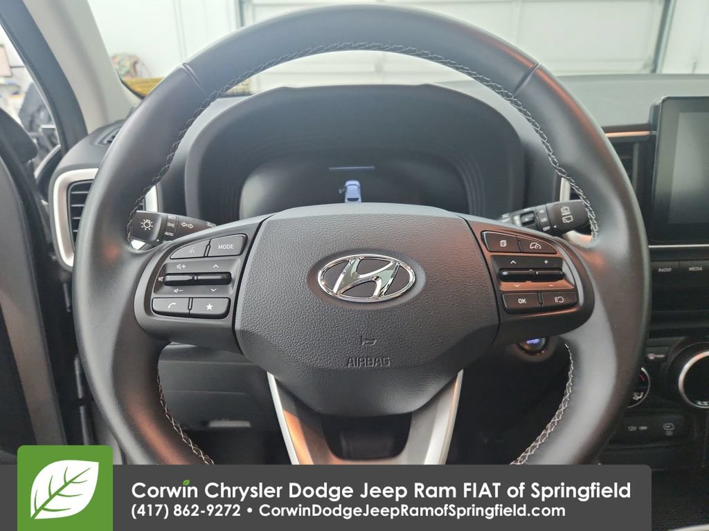 Used 2025 Hyundai Venue SEL FWD image 21