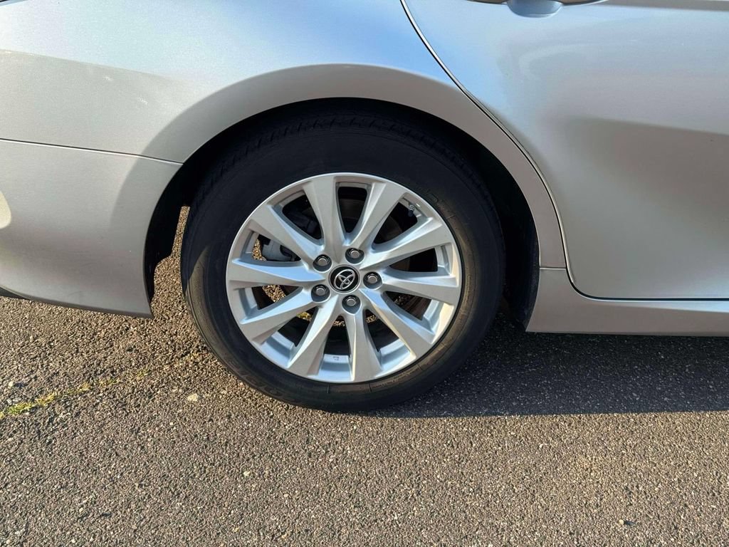Used 2019 Toyota Camry LE w/ Convenience Package FWD image 10