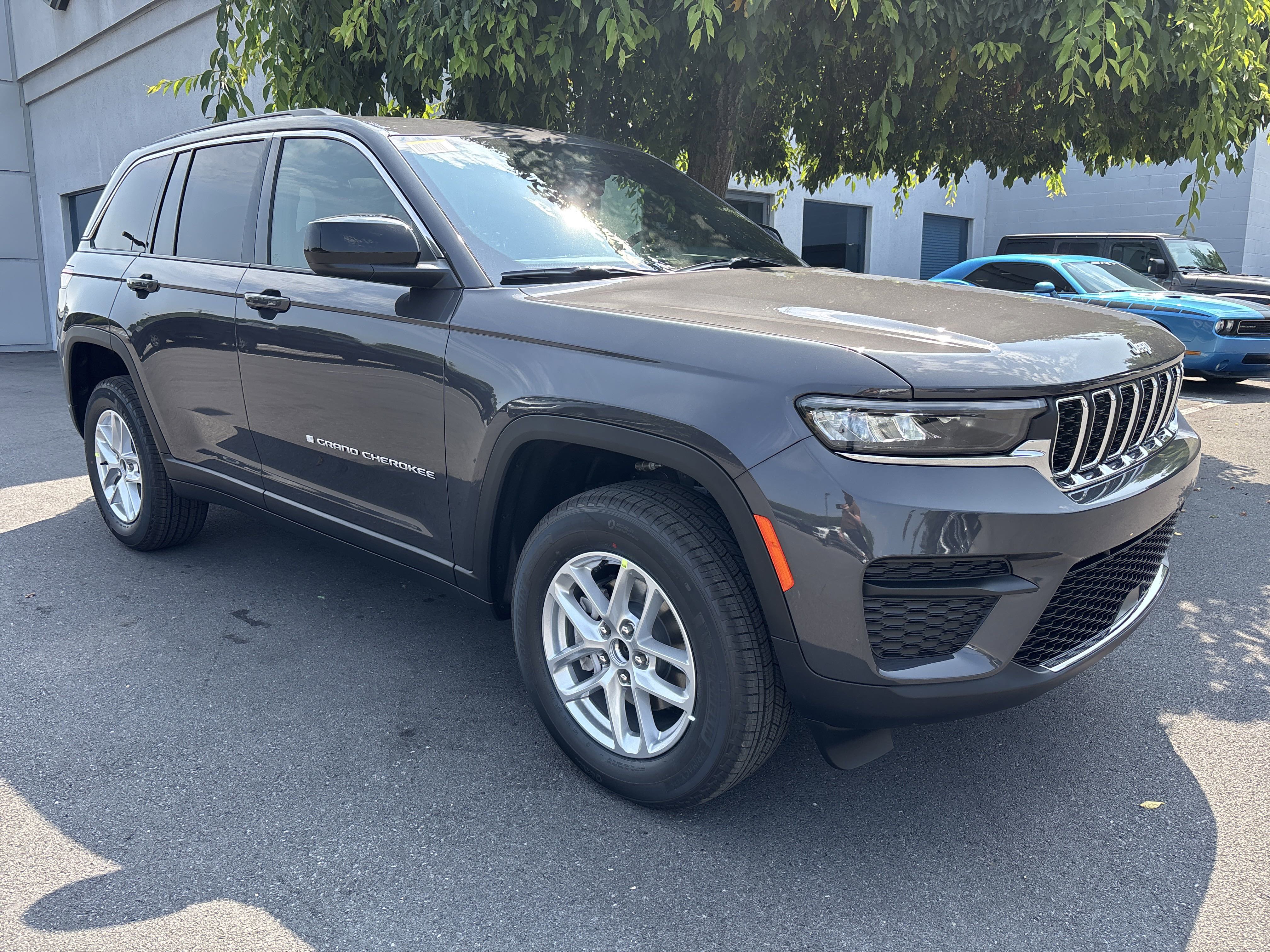 New 2025 Jeep Grand Cherokee Laredo X w/ Luxury Tech Group I image 1