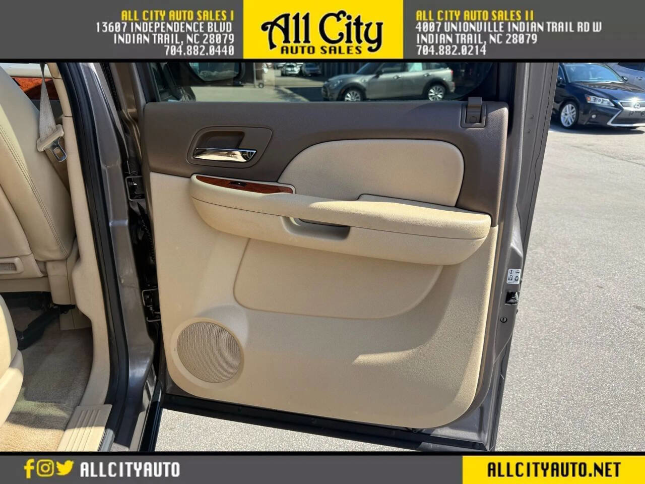 Used 2011 GMC Yukon XL SLT w/ SLT-2 Equipment Package RWD image 16