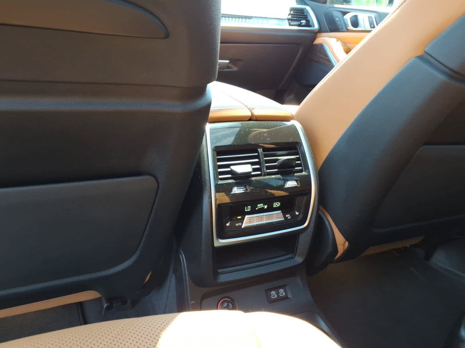 Used 2024 BMW X7 xDrive40i w/ M Sport Package AWD/4WD image 22