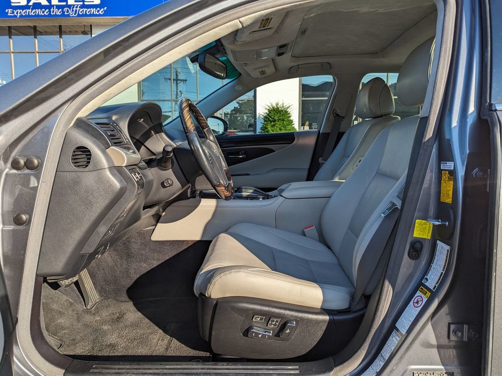 Used 2013 Lexus LS 460 AWD w/ Comfort Pkg image 13