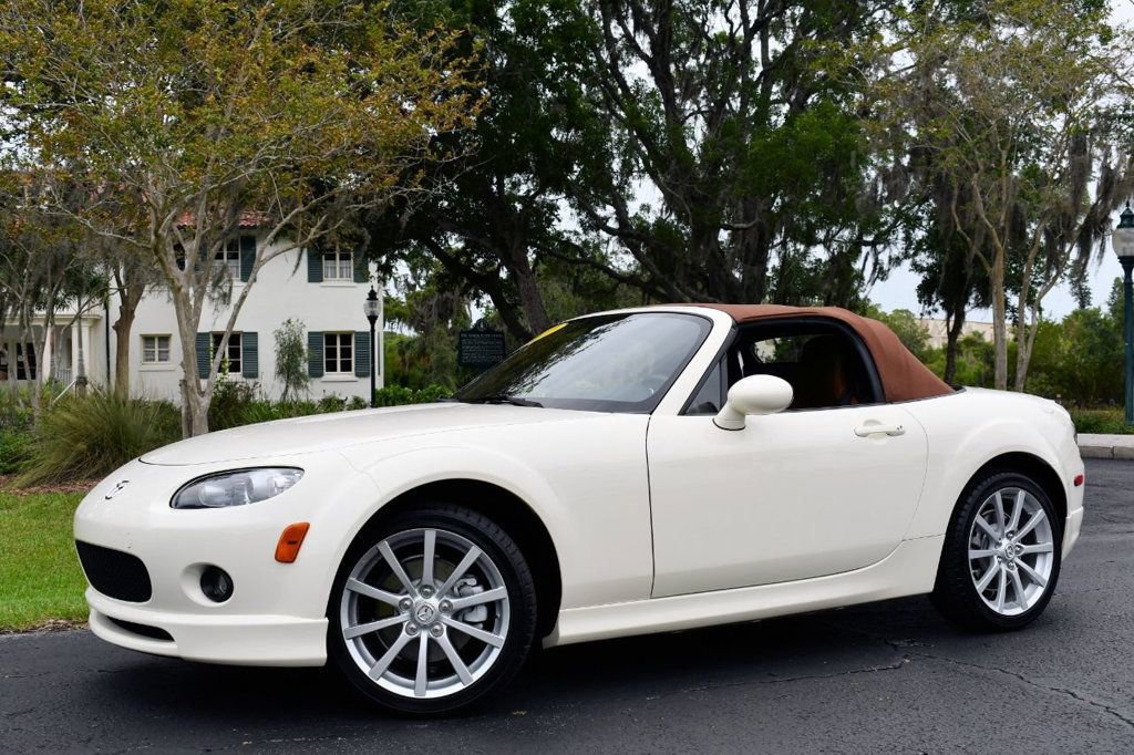 Used 2007 MAZDA MX-5 Miata Grand Touring w/ Premium Pkg image 2