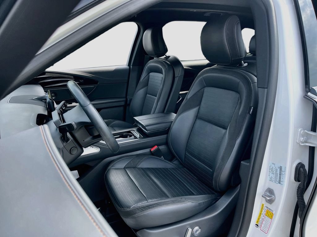 Used 2025 Lincoln Nautilus Reserve w/ Jet Appearance Package AWD/4WD image 22