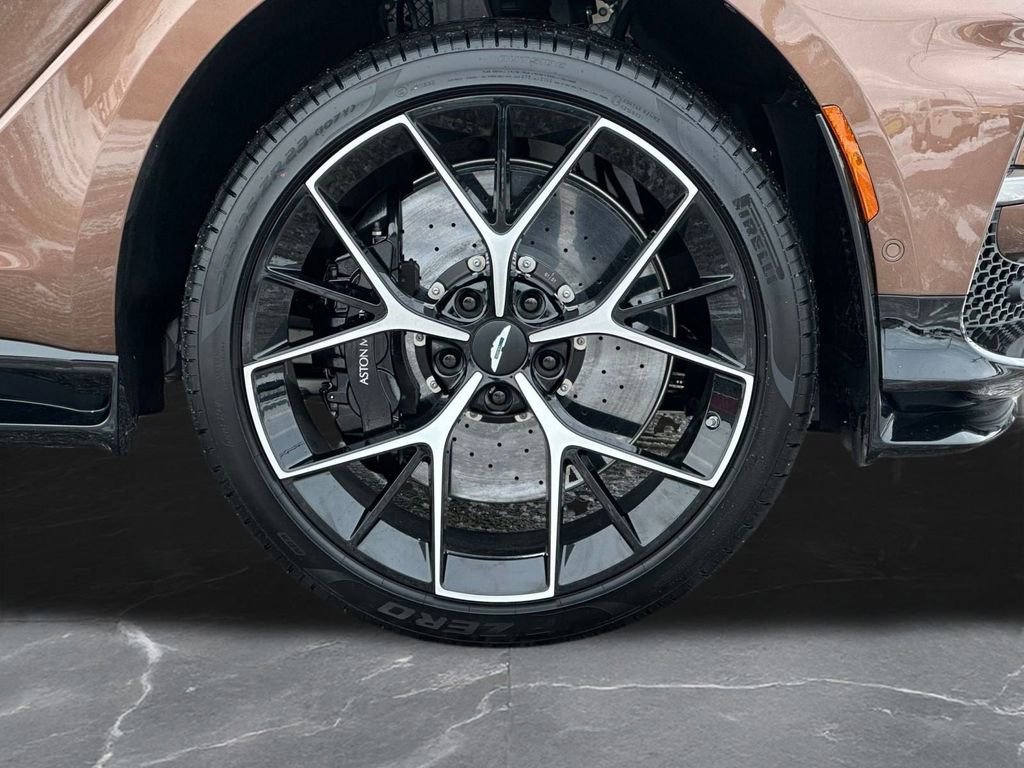 New 2026 Aston Martin DBX 707 image 32