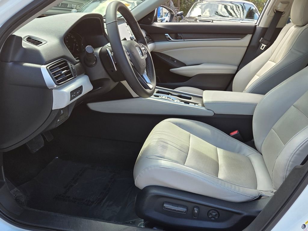 Certified 2018 Honda Accord Touring image 9