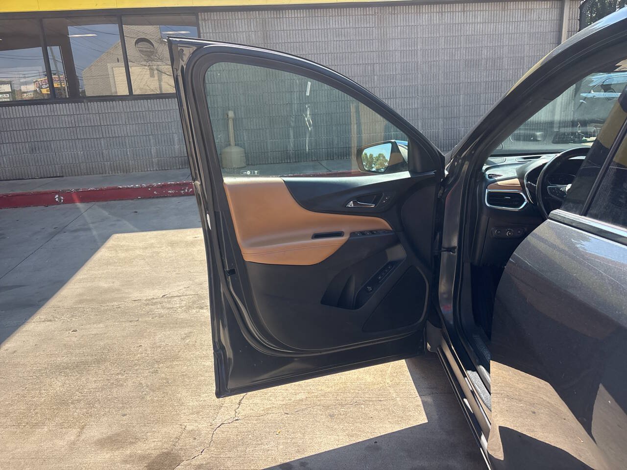 Used 2018 Chevrolet Equinox Premier FWD image 8
