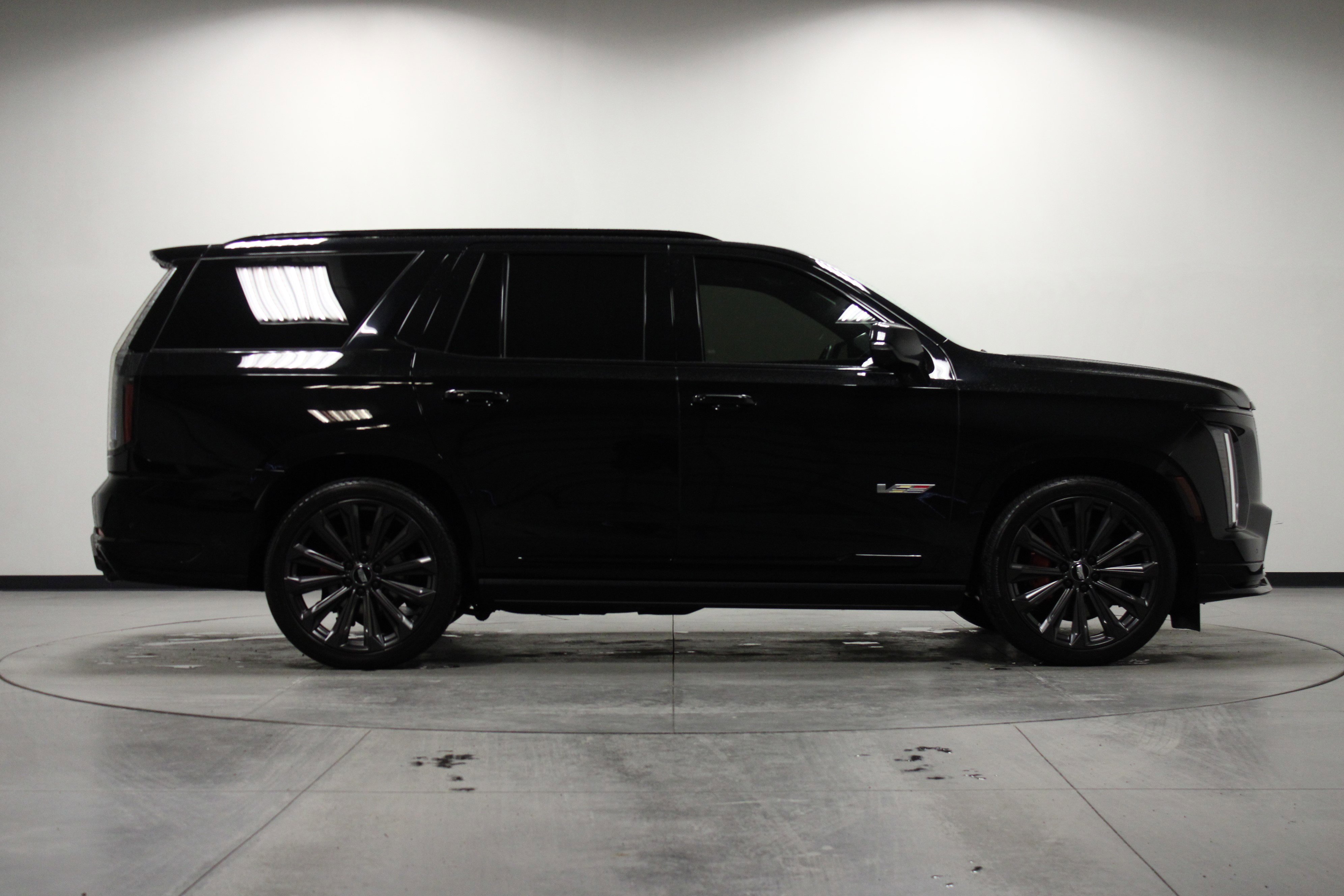 Used 2025 Cadillac Escalade V image 3