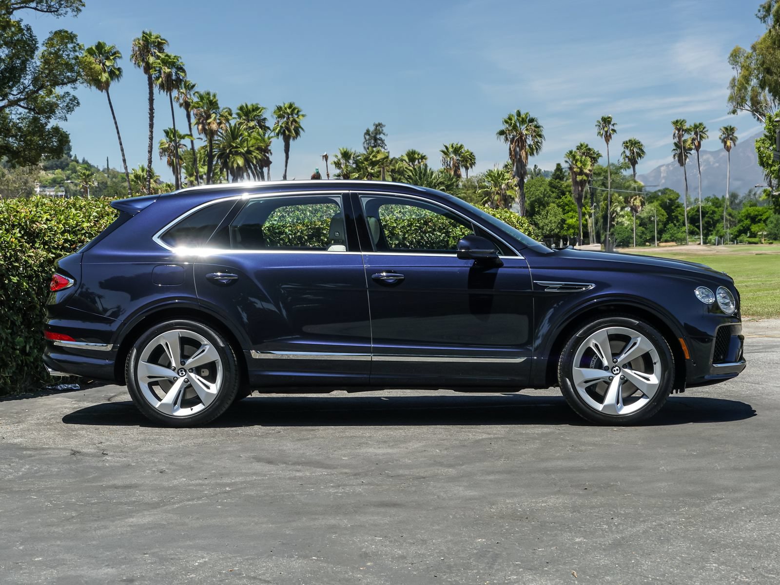 Used 2024 Bentley Bentayga AWD/4WD image 8