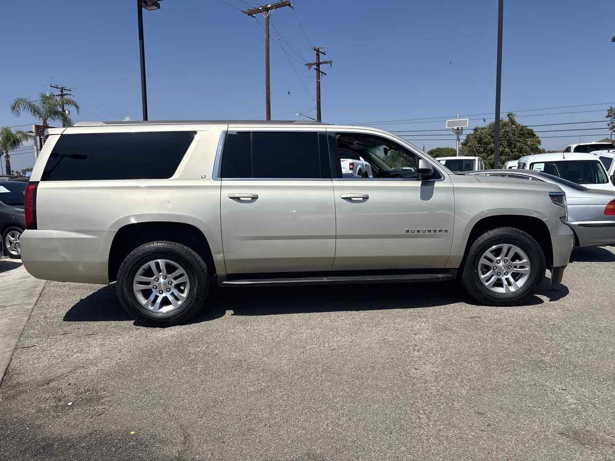 Used 2017 Chevrolet Suburban LT image 5