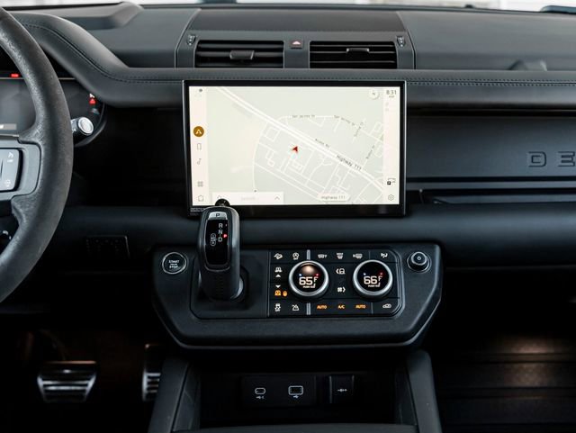 Used 2023 Land Rover Defender 110 V8 image 18