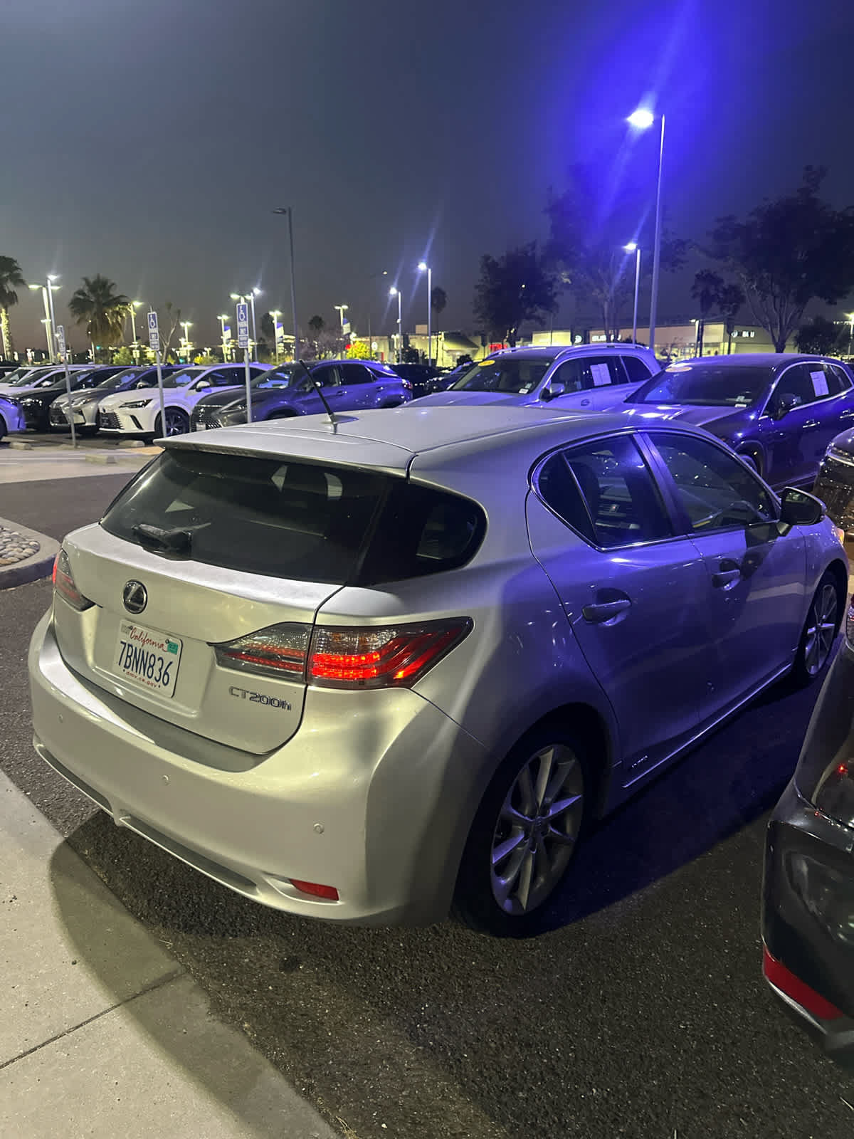 Used 2013 Lexus CT 200h w/ Leather Pkg FWD image 2