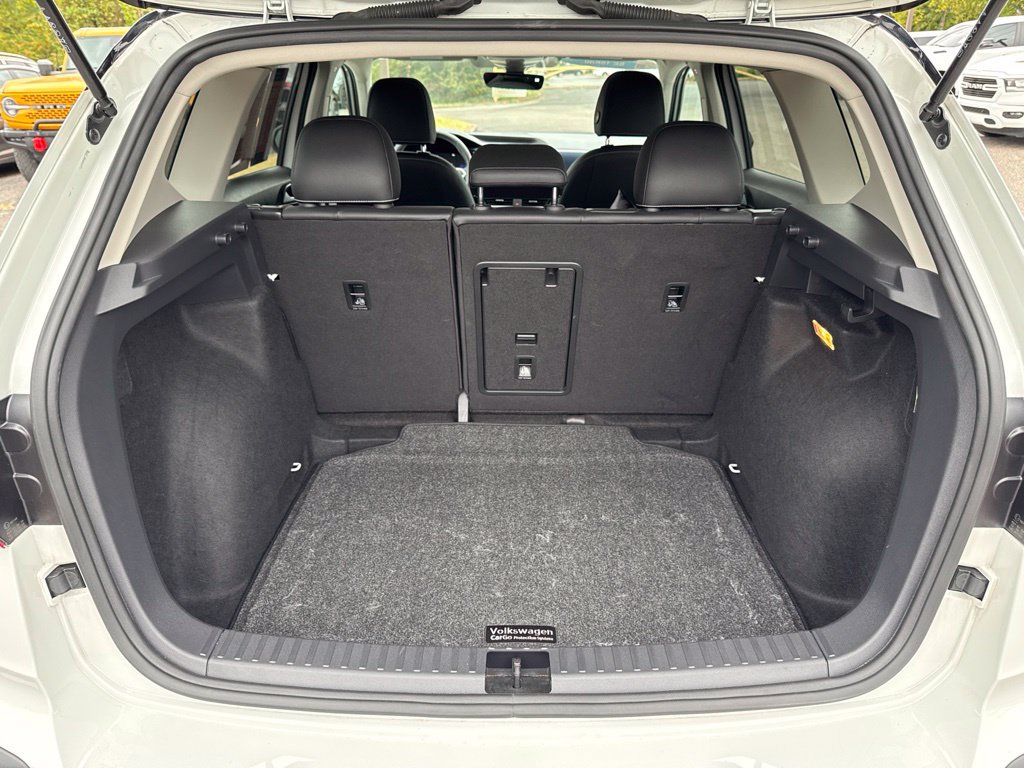 Used 2023 Volkswagen Taos SE w/ Panoramic Sunroof Package FWD image 26