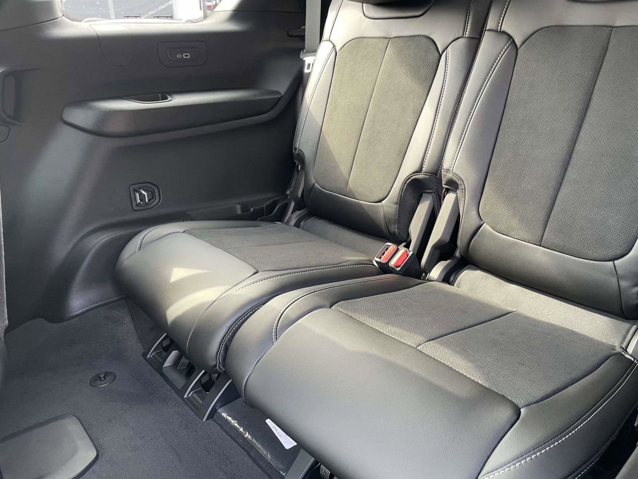 New 2025 Jeep Grand Cherokee L Altitude image 30