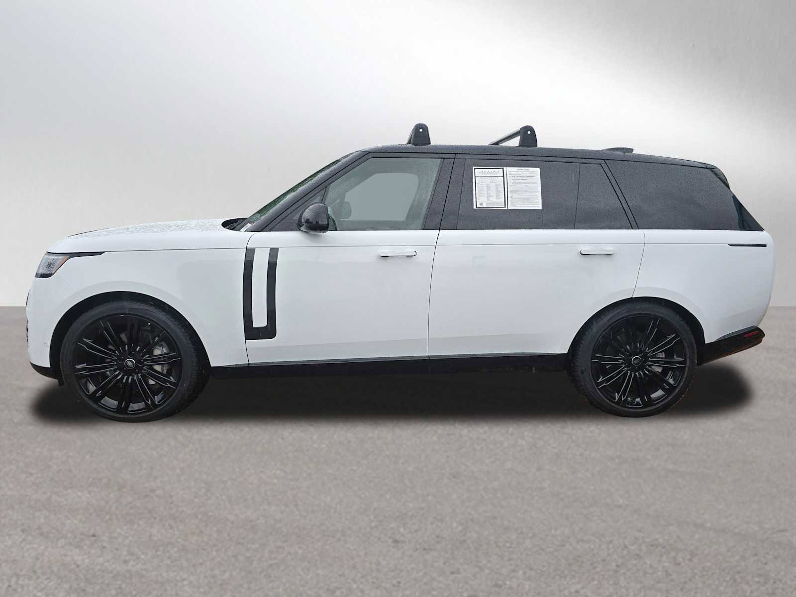Used 2024 Land Rover Range Rover Long Wheelbase SE image 2