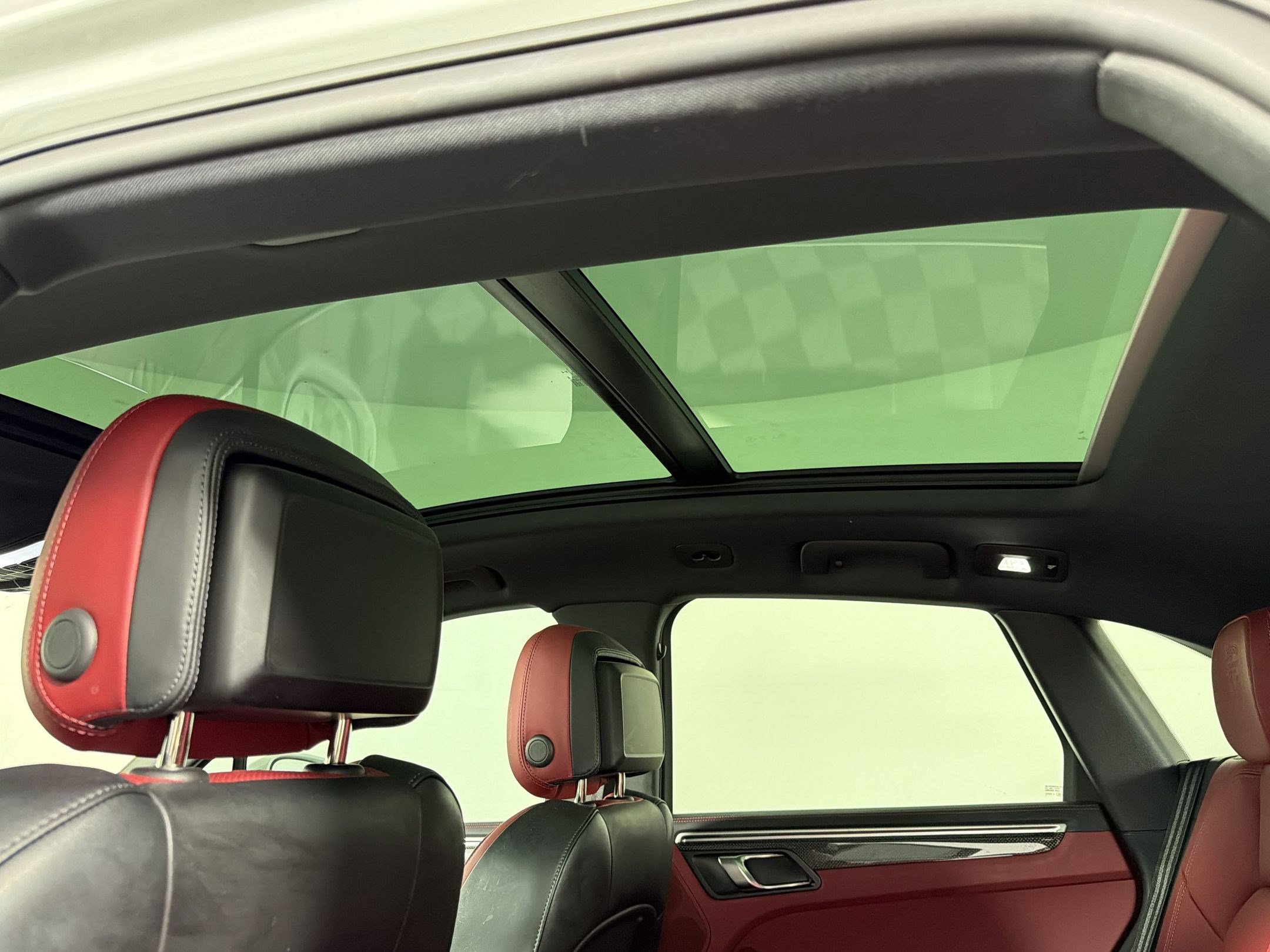Certified 2022 Porsche Macan S image 19