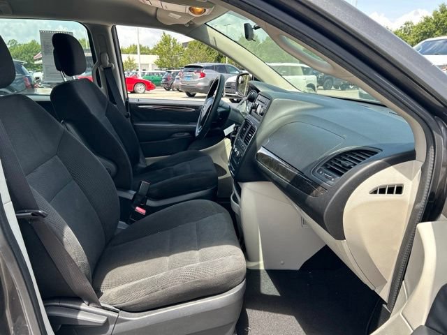 Used 2016 Dodge Grand Caravan American Value Package FWD image 11