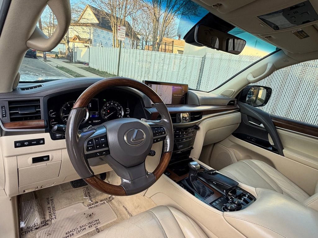Used 2016 Lexus LX 570 4WD w/ Luxury Package image 19