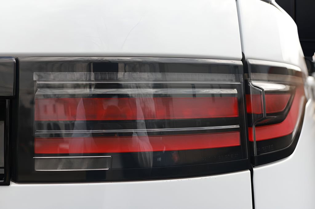 Used 2023 Land Rover Discovery S R-Dynamic AWD/4WD image 22