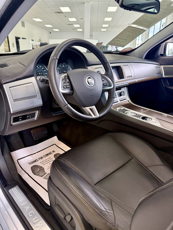 Used 2012 Jaguar XF RWD image 13