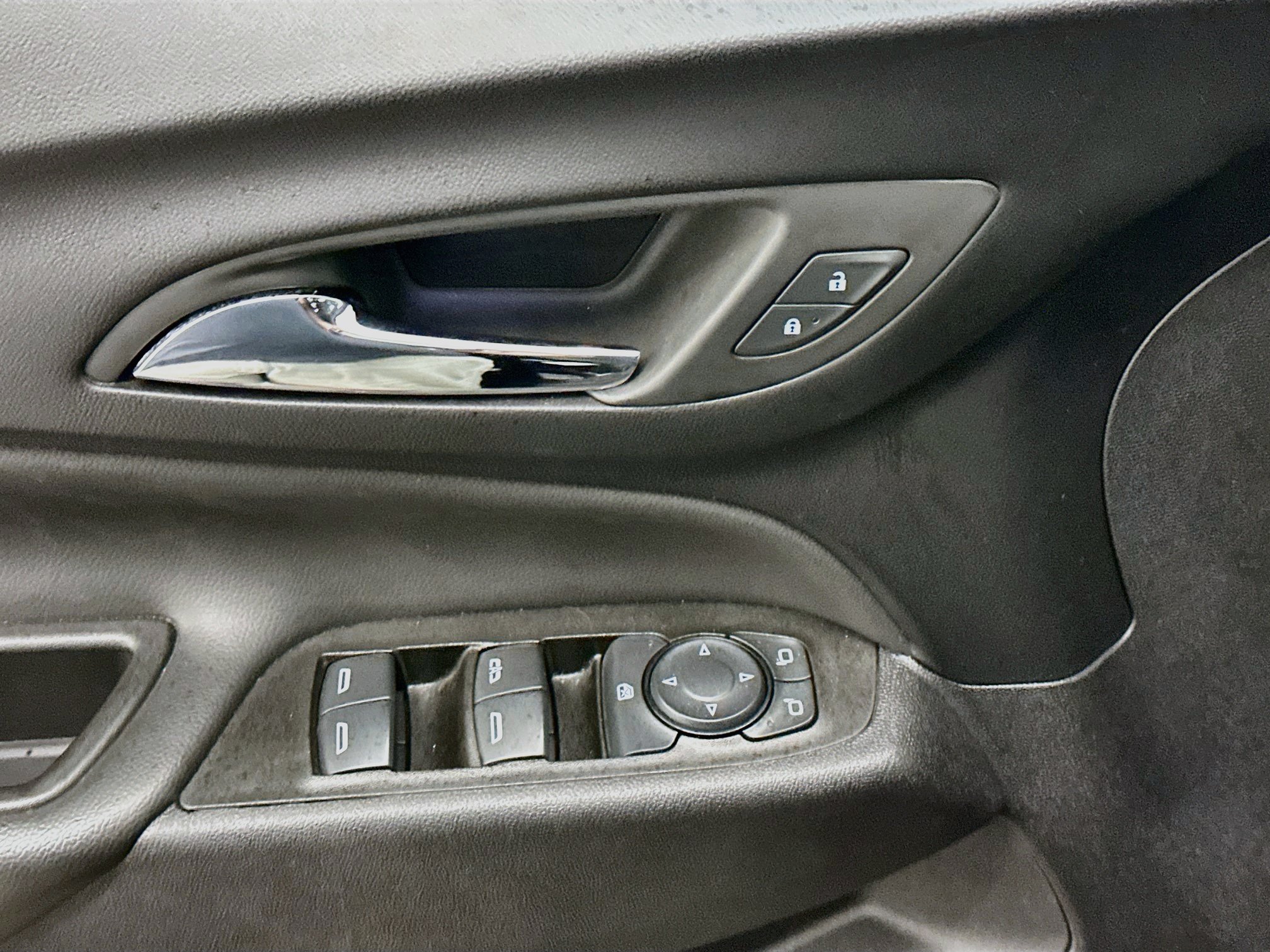 Used 2024 Chevrolet Equinox LT AWD/4WD image 15