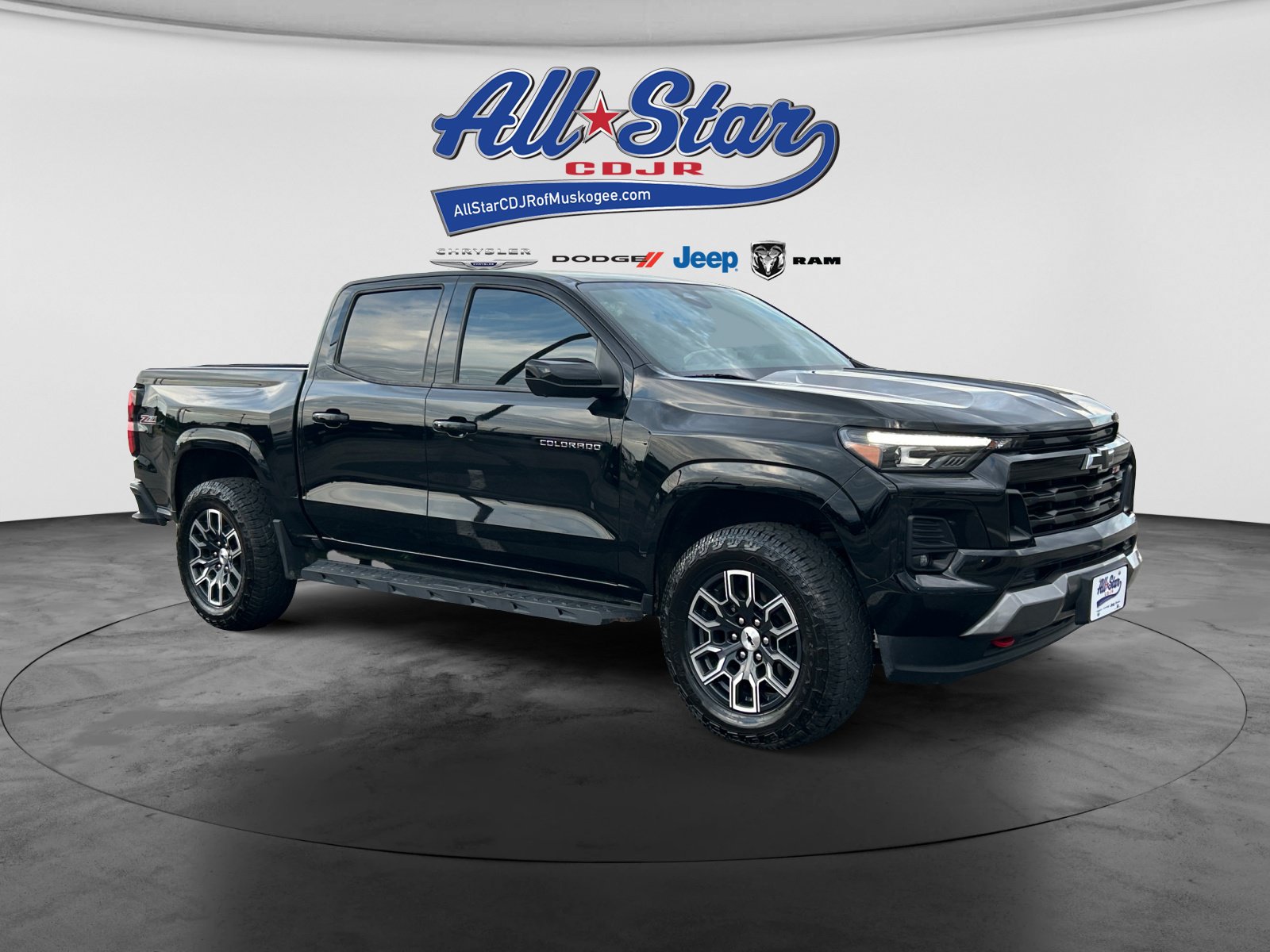 Used 2024 Chevrolet Colorado Z71 w/ Z71 Convenience Package 2 AWD/4WD image 3