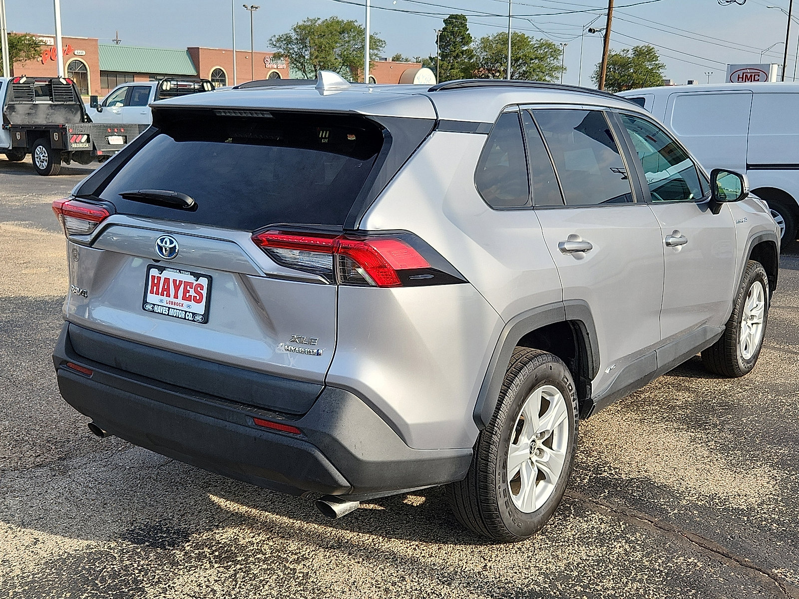 Used 2021 Toyota RAV4 XLE w/ XLE Grade Weather Package image 4