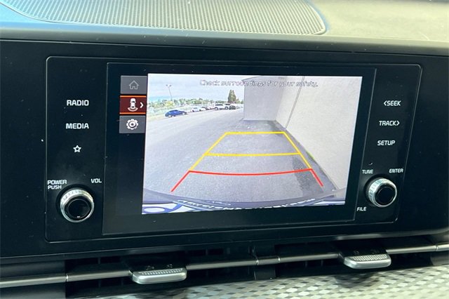 Used 2023 Kia Carnival LX image 25