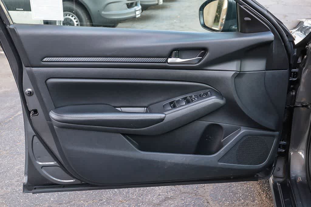 Used 2024 Nissan Altima 2.5 SV FWD image 23
