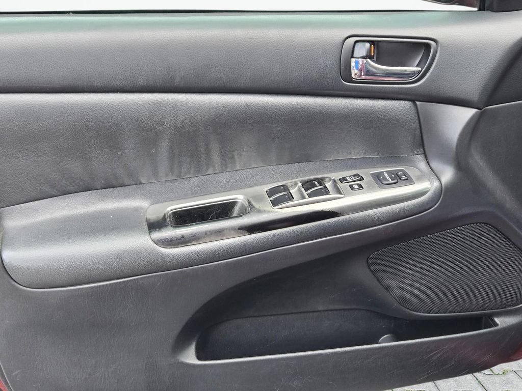 Used 2002 Toyota Camry SE w/ Pkg 2 FWD image 12