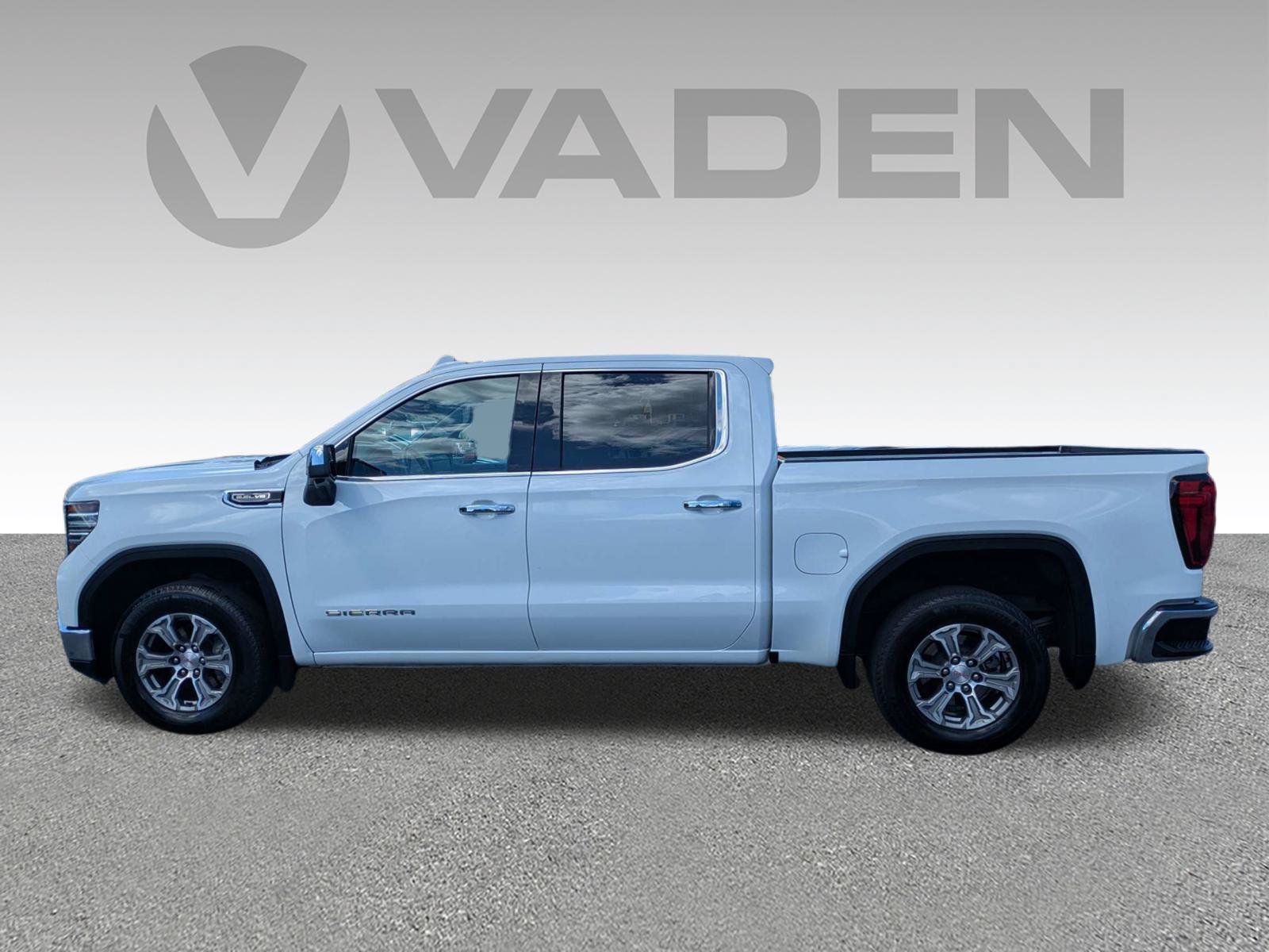 Certified 2025 GMC Sierra 1500 SLT RWD image 27
