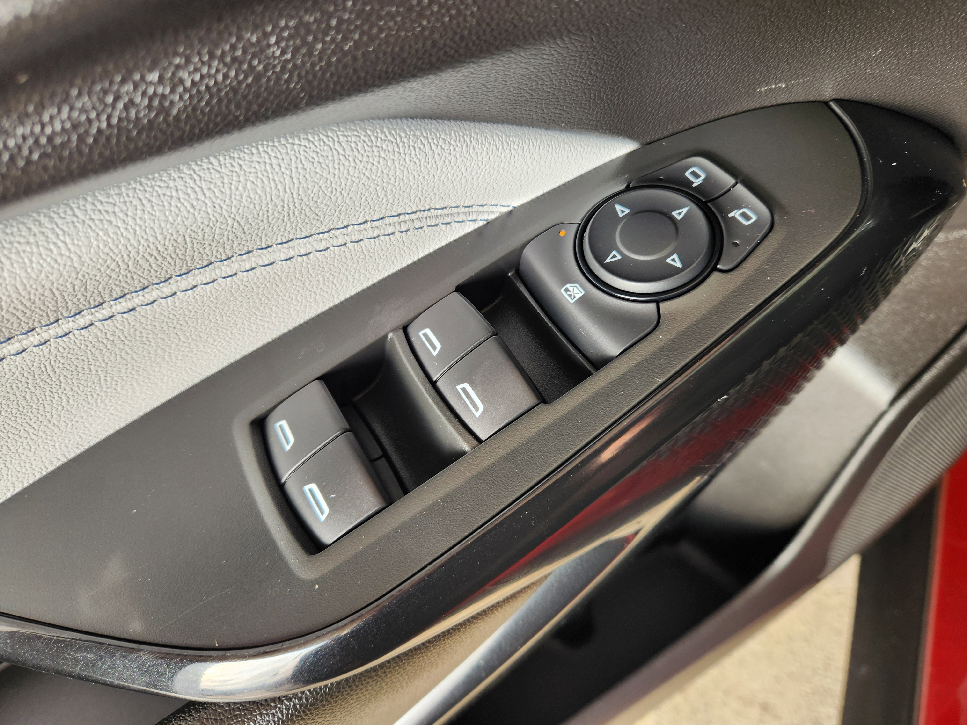 Certified 2025 Chevrolet Trax LT image 25