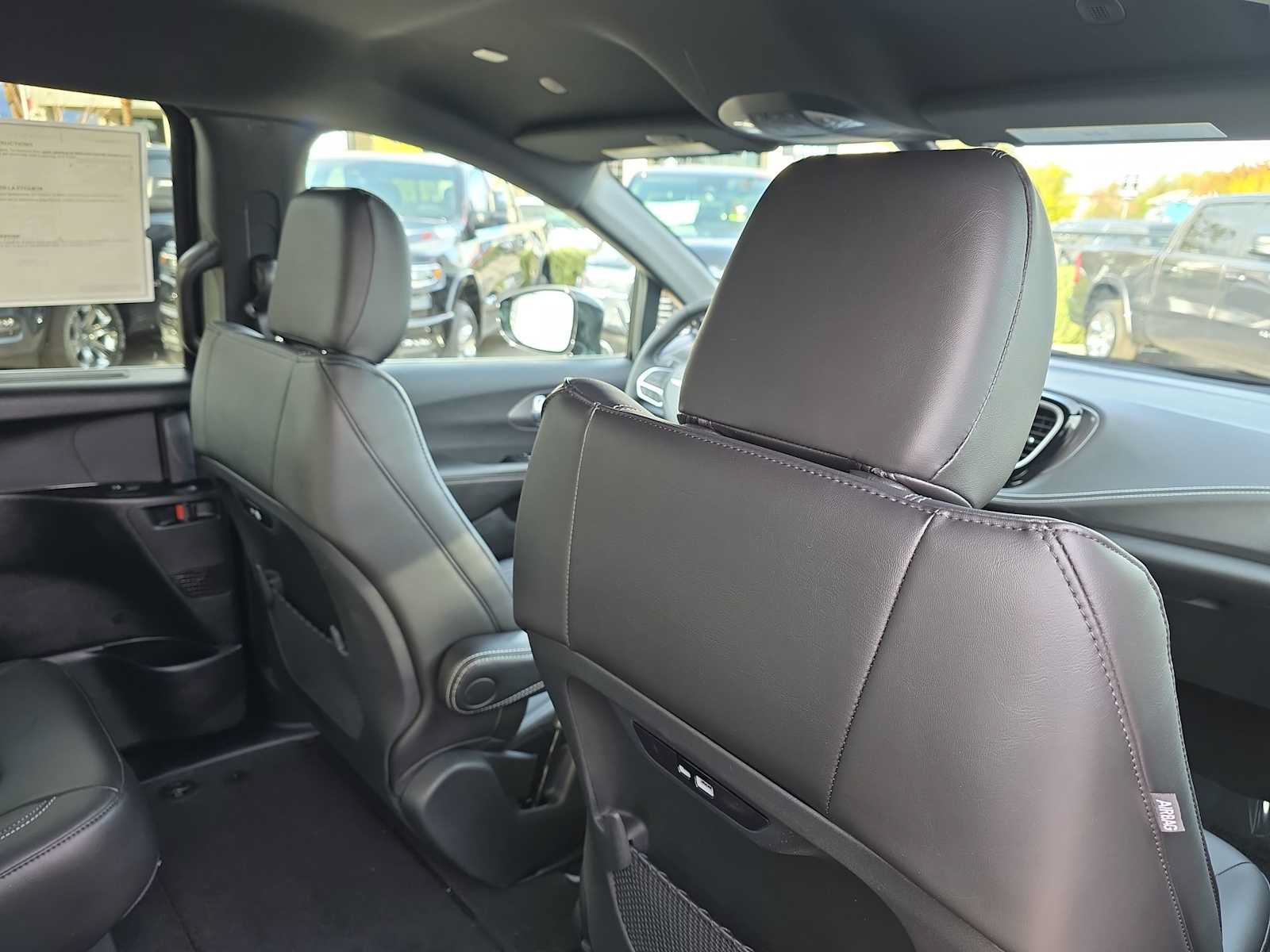 New 2026 Chrysler Pacifica Select FWD image 16