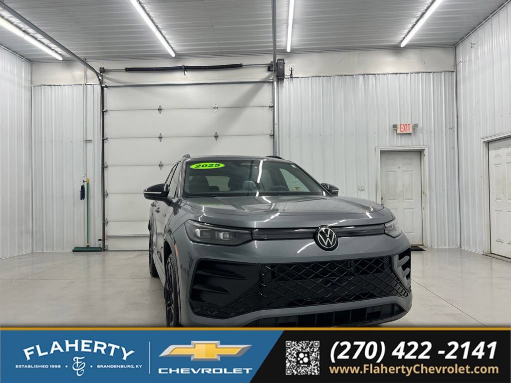 Used 2025 Volkswagen Tiguan SE R-Line