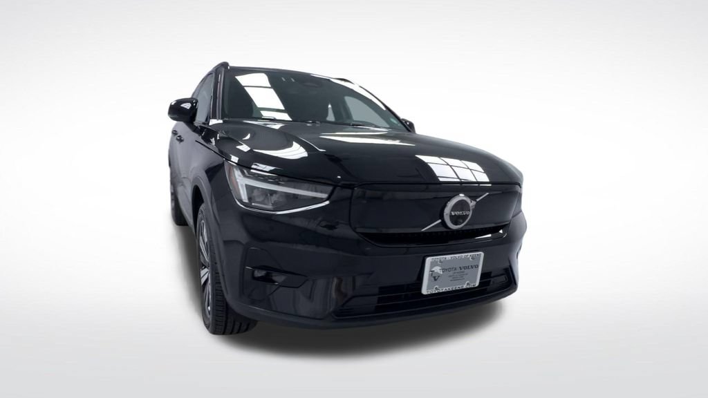 Used 2023 Volvo XC40 Recharge Plus AWD/4WD image 2