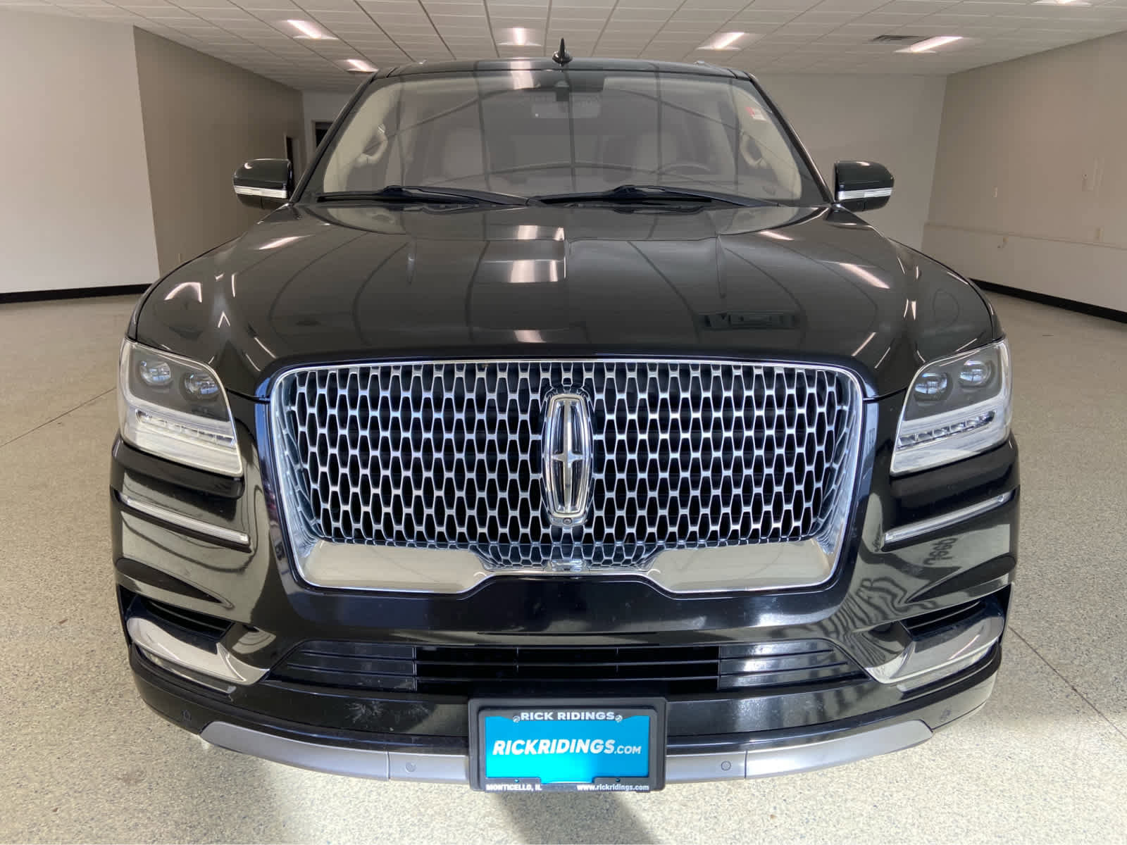 Used 2019 Lincoln Navigator Reserve image 2
