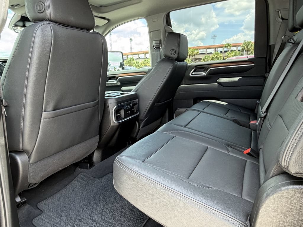 Used 2025 GMC Sierra 3500 Denali w/ Denali Reserve Package AWD/4WD image 15