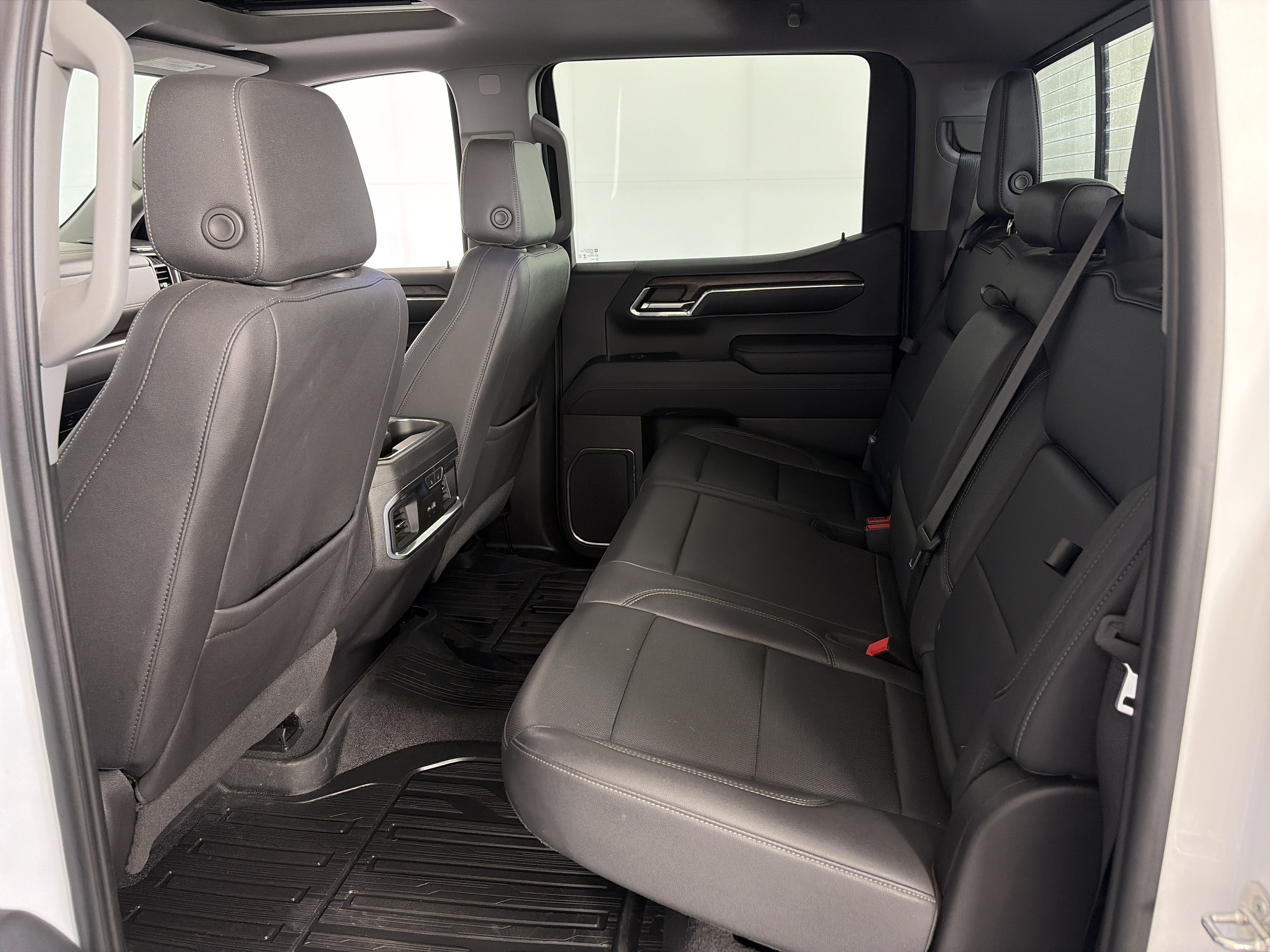 Used 2024 GMC Sierra 1500 SLT w/ SLT Premium Plus Package AWD/4WD image 7