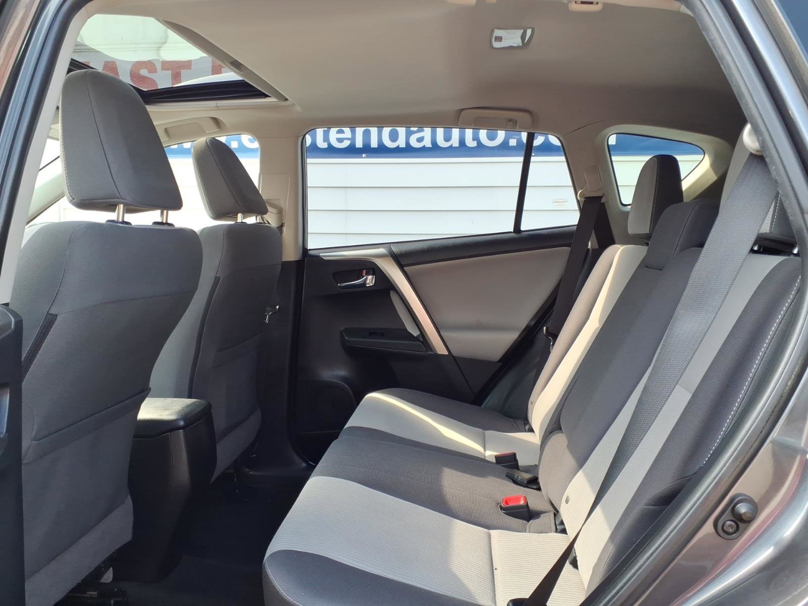 Used 2015 Toyota RAV4 XLE AWD/4WD image 9