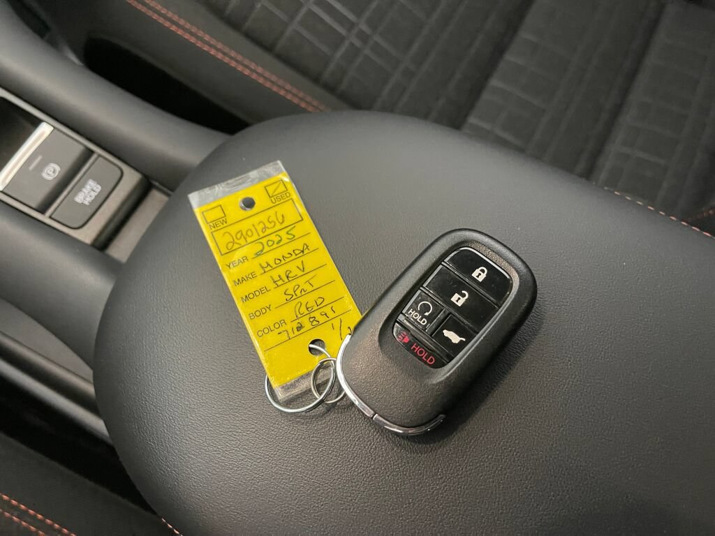 Used 2025 Honda HR-V Sport image 4