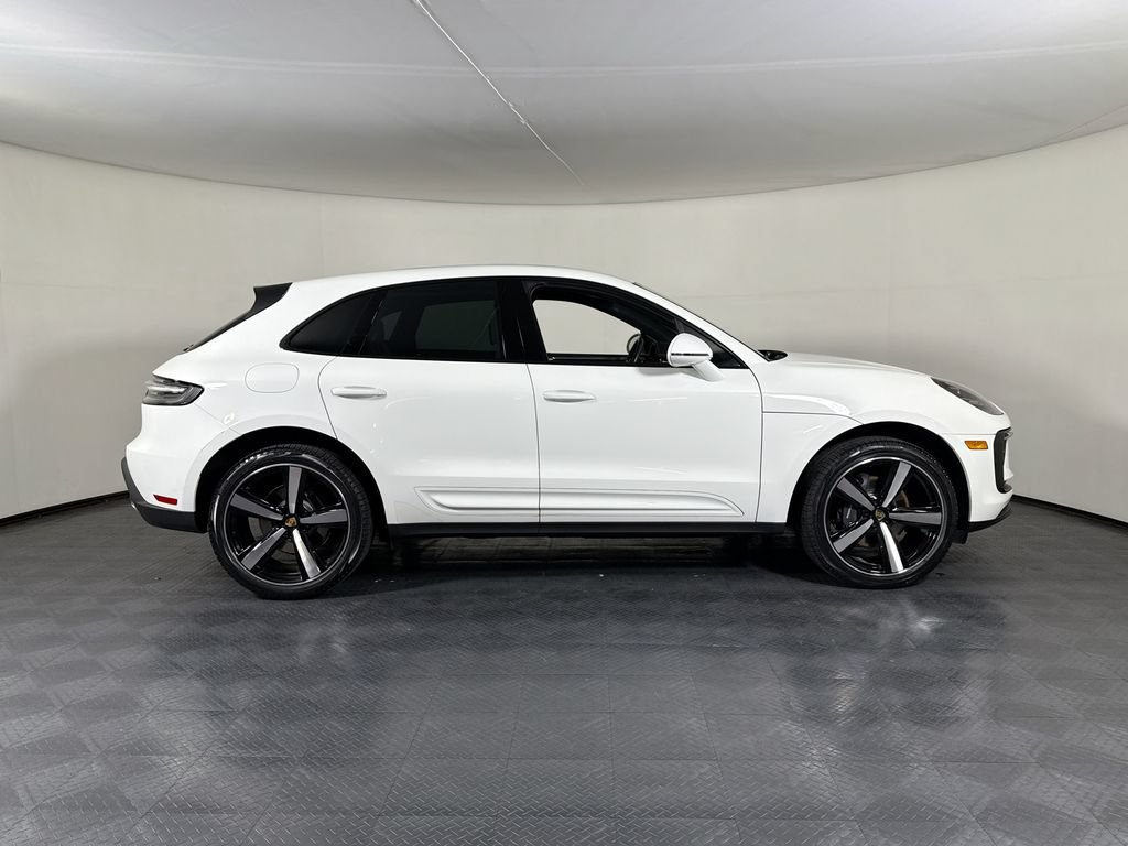 Certified 2023 Porsche Macan AWD/4WD image 8