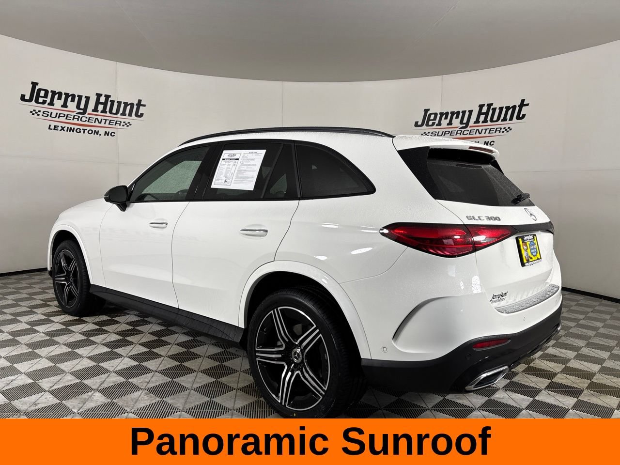 Used 2025 Mercedes-Benz GLC 300 4MATIC image 8