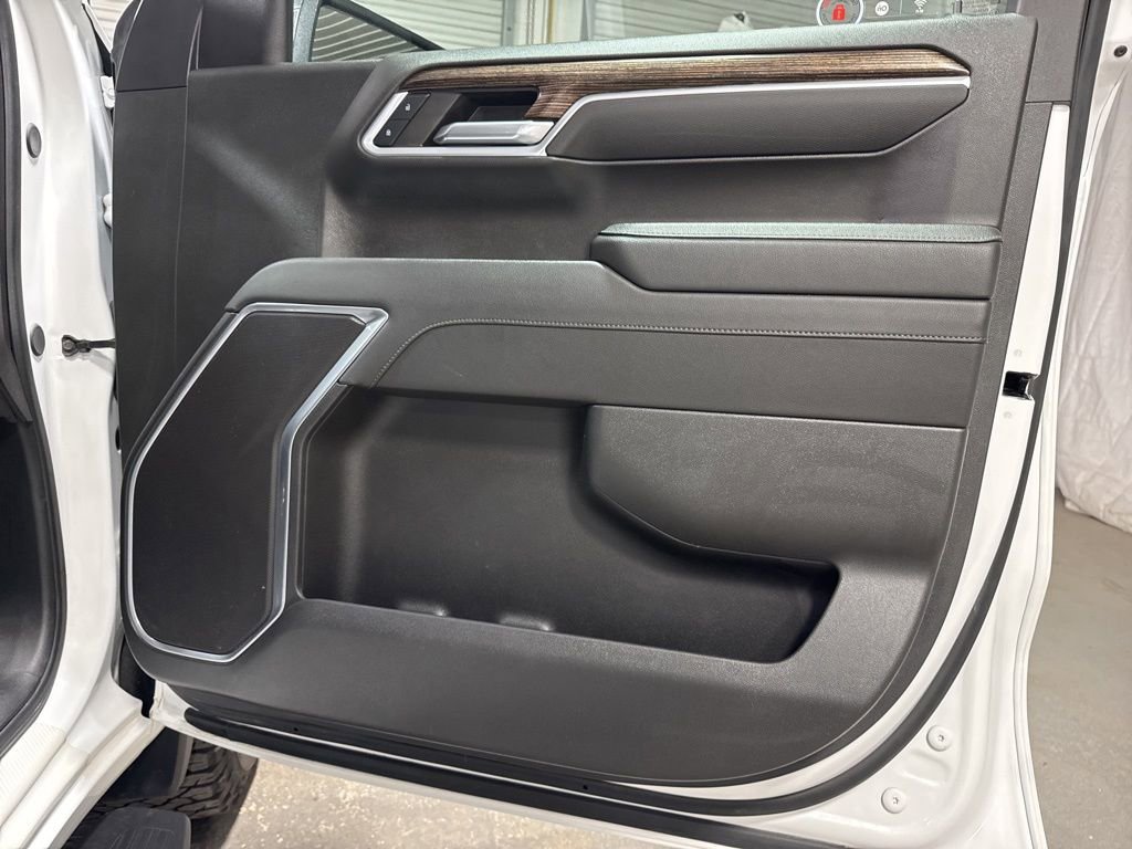 Used 2024 GMC Sierra 1500 Elevation w/ LPO, Elevation Black Package AWD/4WD image 9