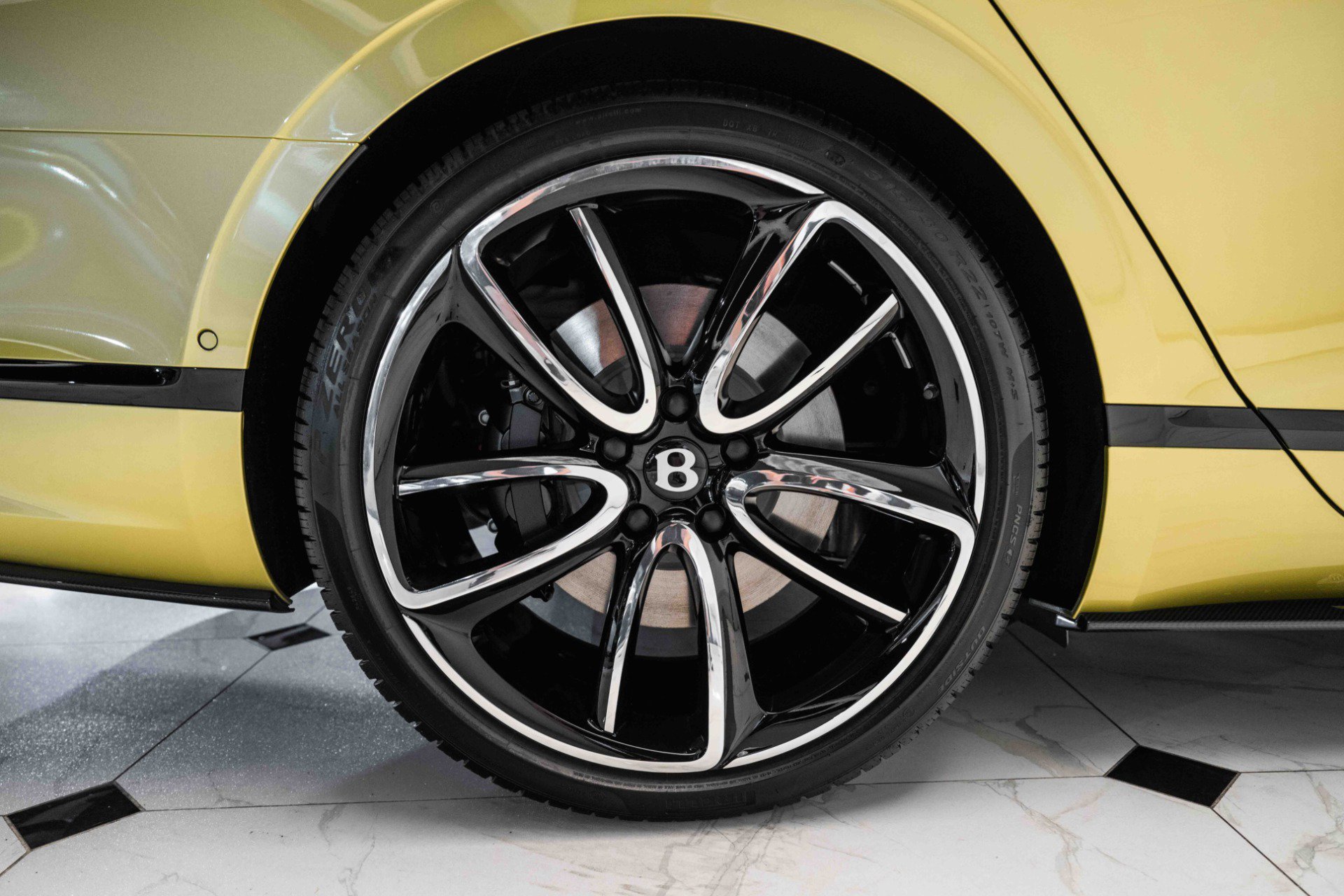 Used 2024 Bentley Flying Spur V8 image 13