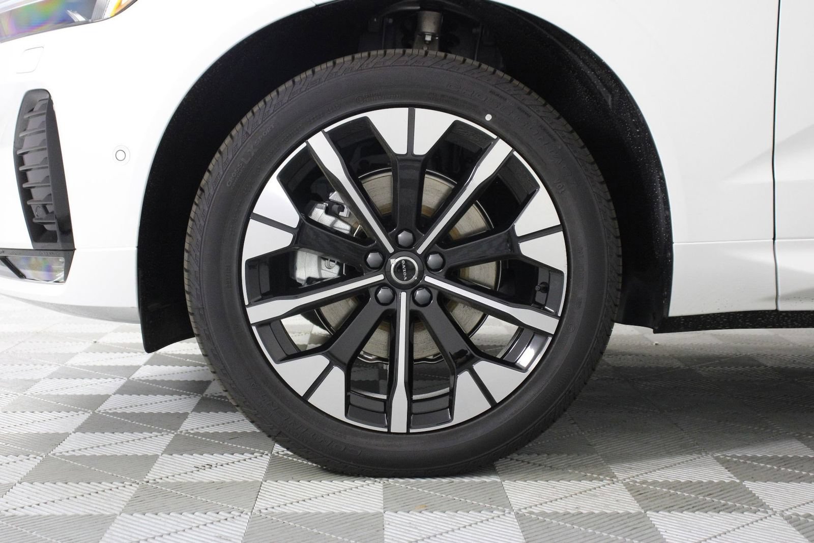 New 2026 Volvo XC60 B5 Plus w/ Climate Package PRO AWD/4WD image 13