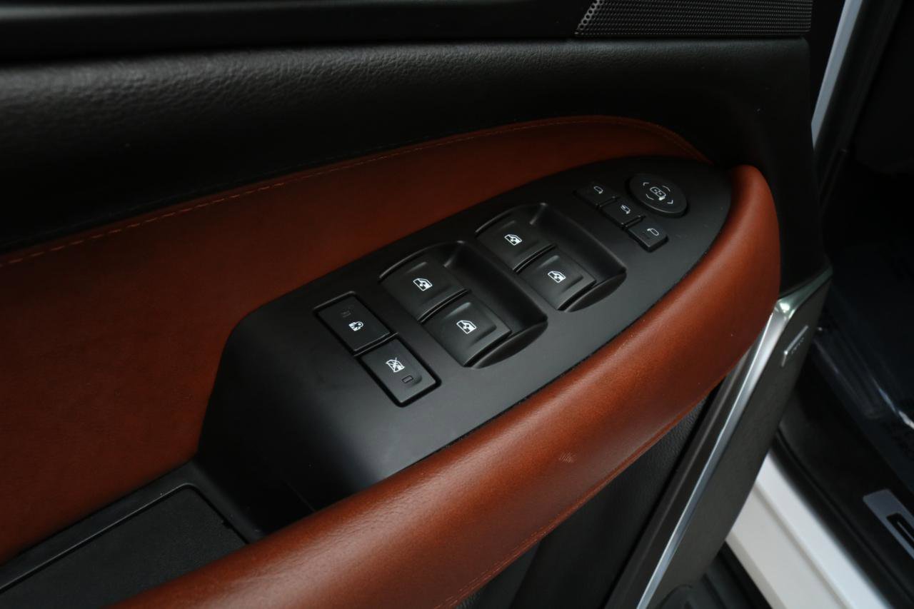 Used 2018 Cadillac Escalade ESV Luxury AWD/4WD image 21