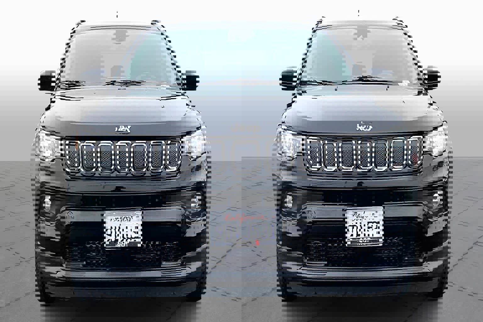 Used 2022 Jeep Compass Latitude image 3