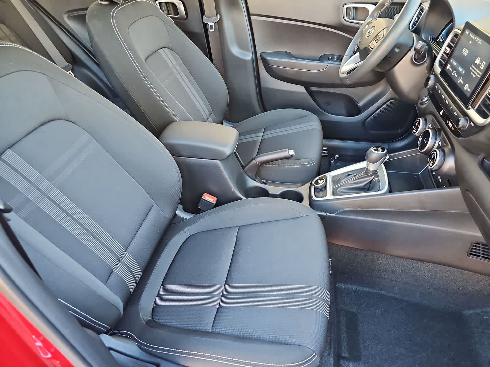 Used 2025 Hyundai Venue SEL FWD image 18